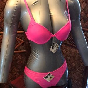 No name hot pink bikini. Size M. Never worn.